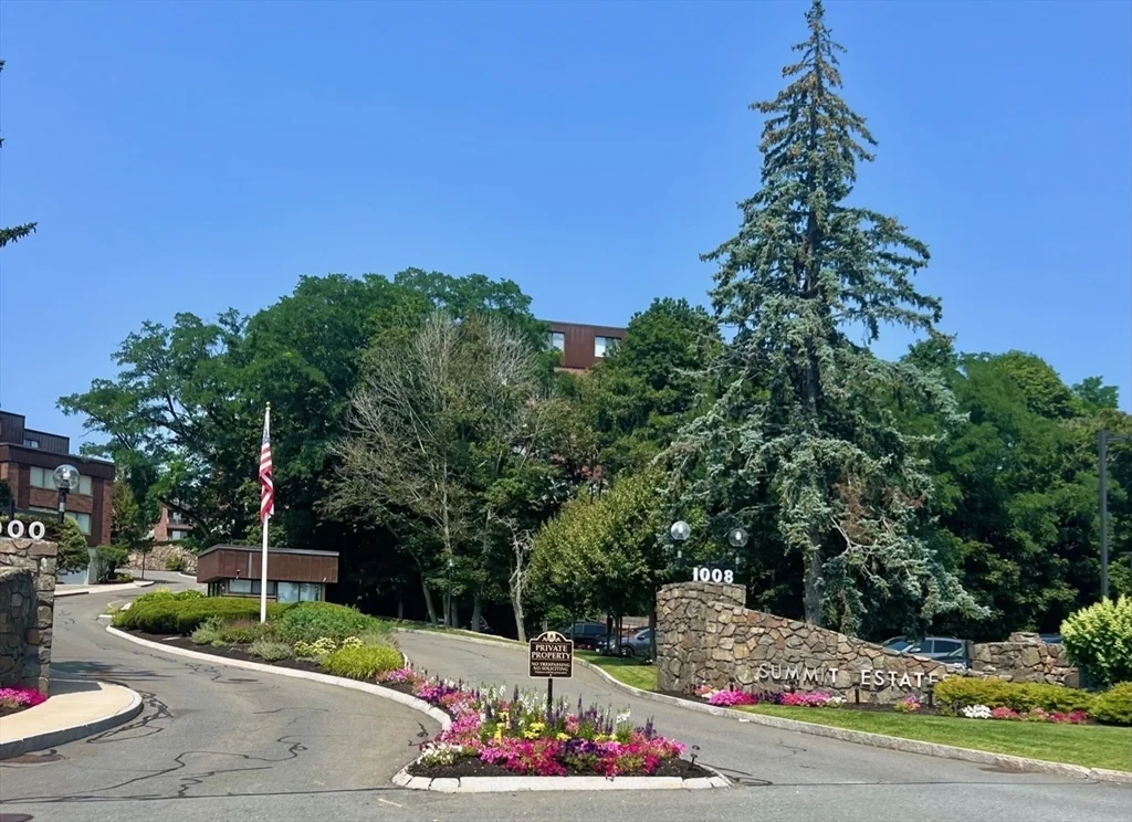 1006 Paradise Rd, Swampscott