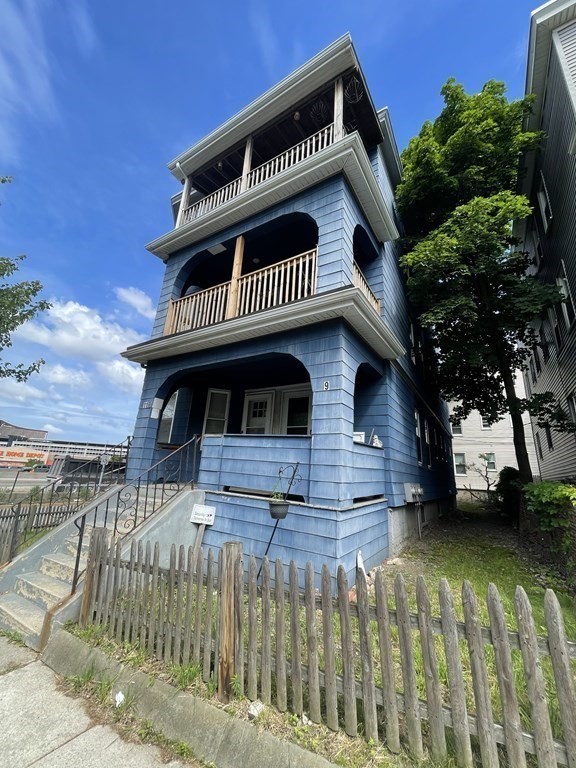 9 Maine Ave, East Somerville