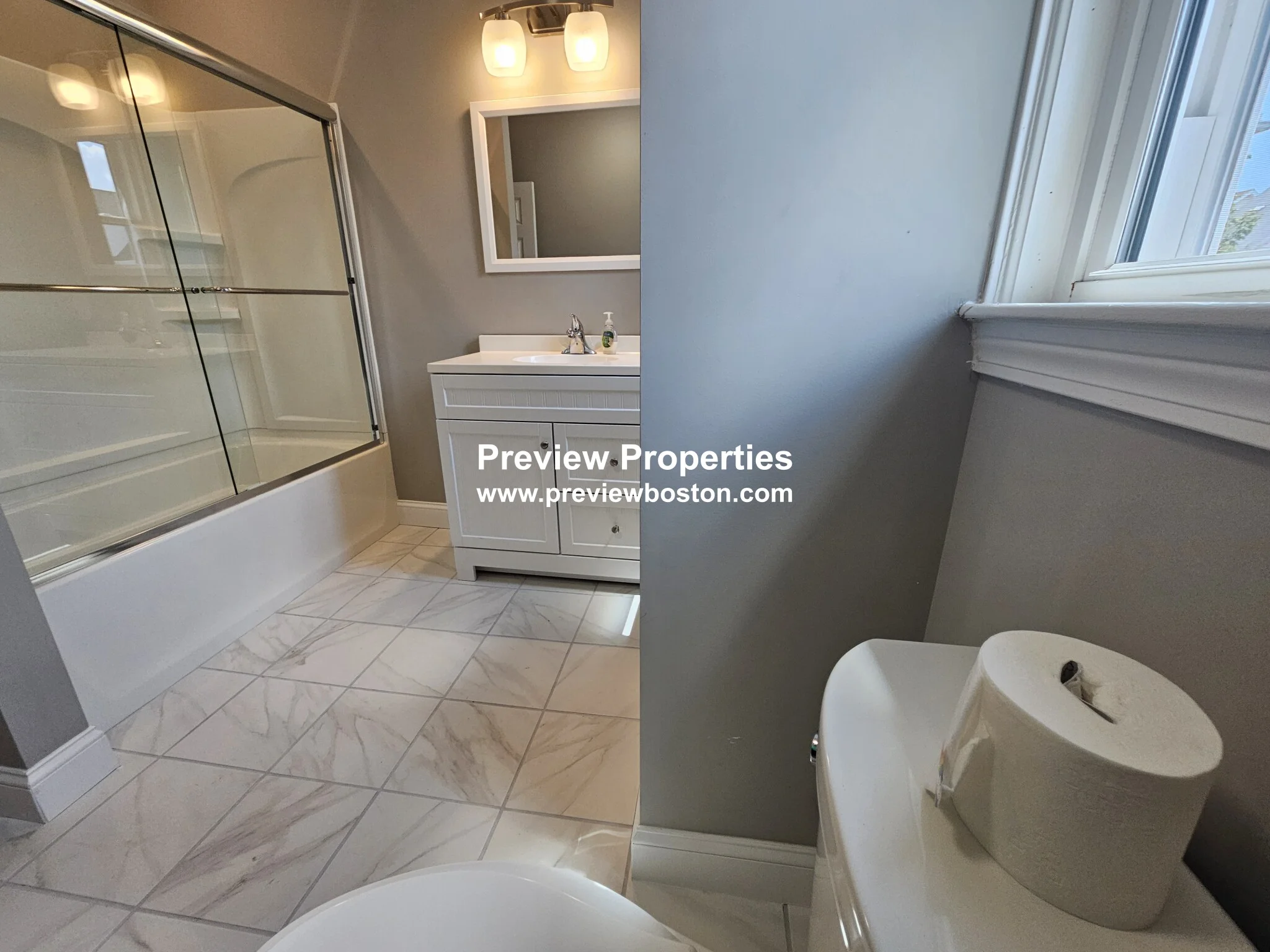 33 Linden St, Everett