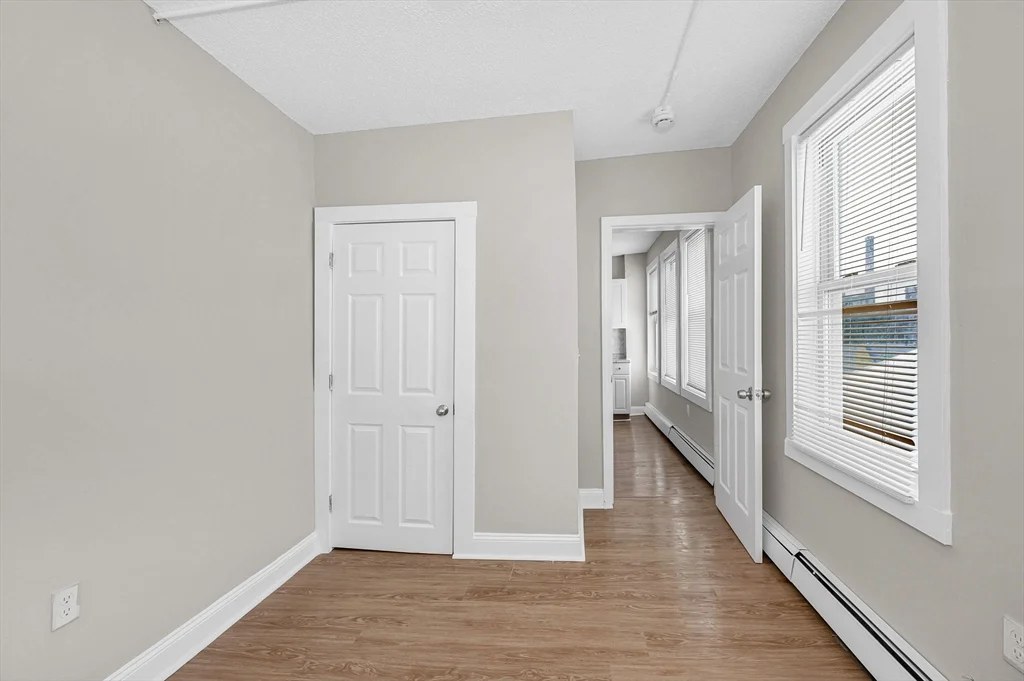 50 1/2 Common St, North Lawrence