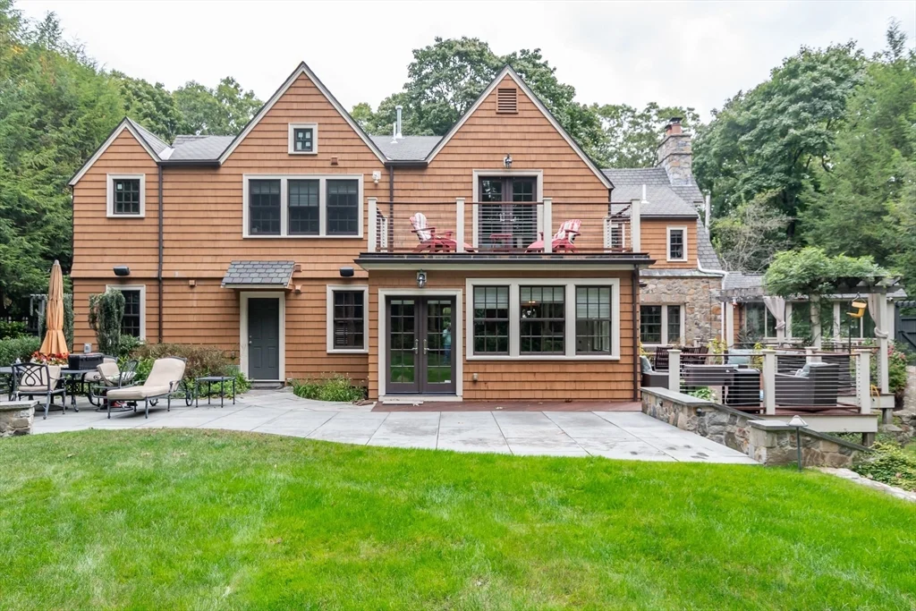 67 Whittier Rd, Wellesley