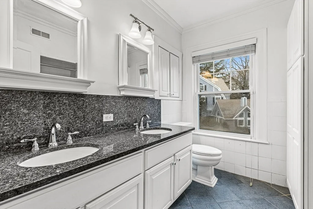 34 Glen Rd, Winchester