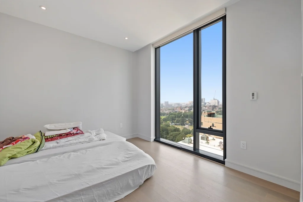 55 Lagrange, Downtown