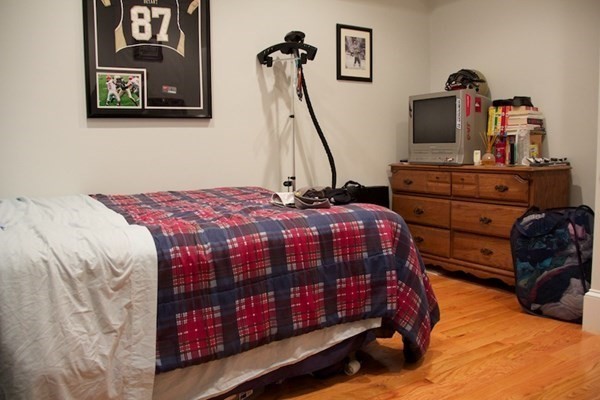 1089 Beacon St, Longwood