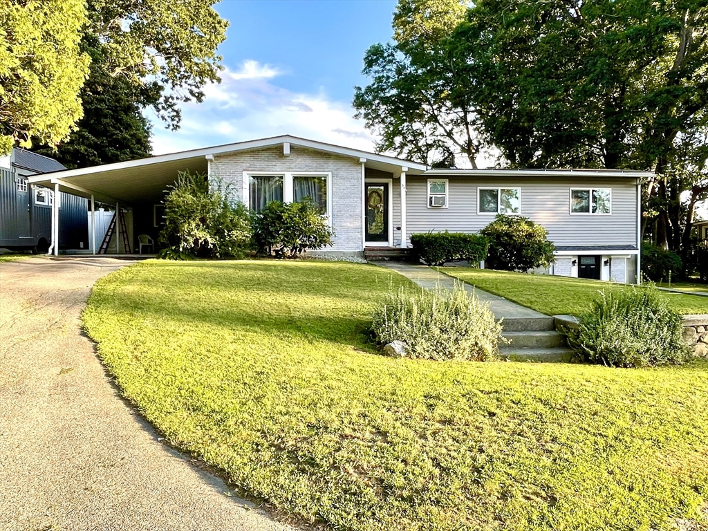 34 Hillside Dr, Shrewsbury