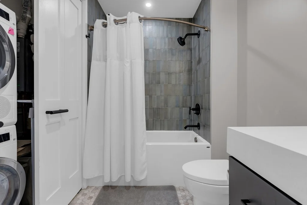 70 Leo Birmingham Pkwa, Brighton