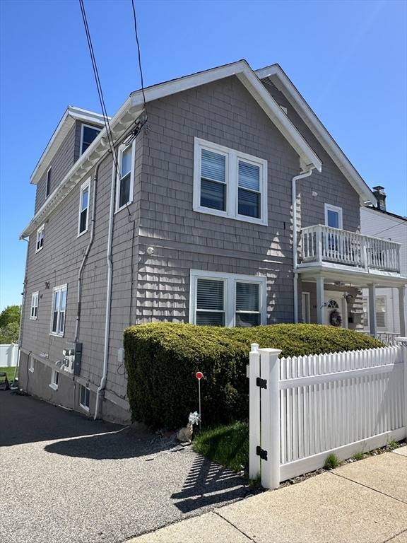 598 Beech, Hyde Park