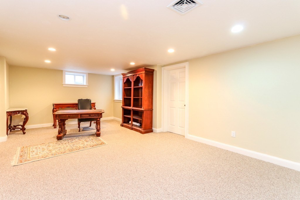 109 Farwell St, Newtonville