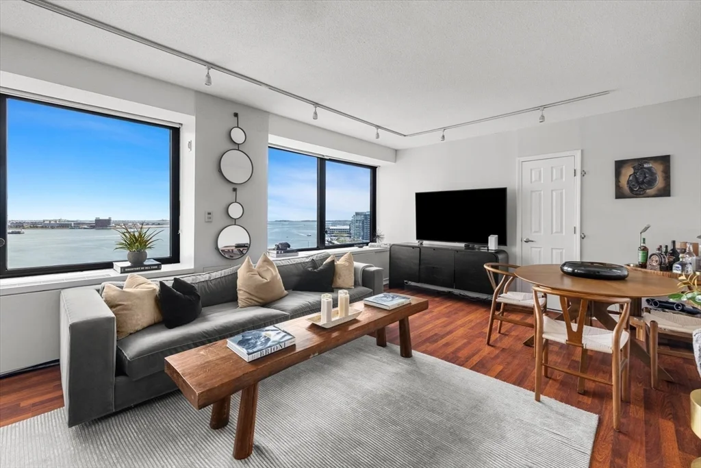 65 East India Row, Waterfront