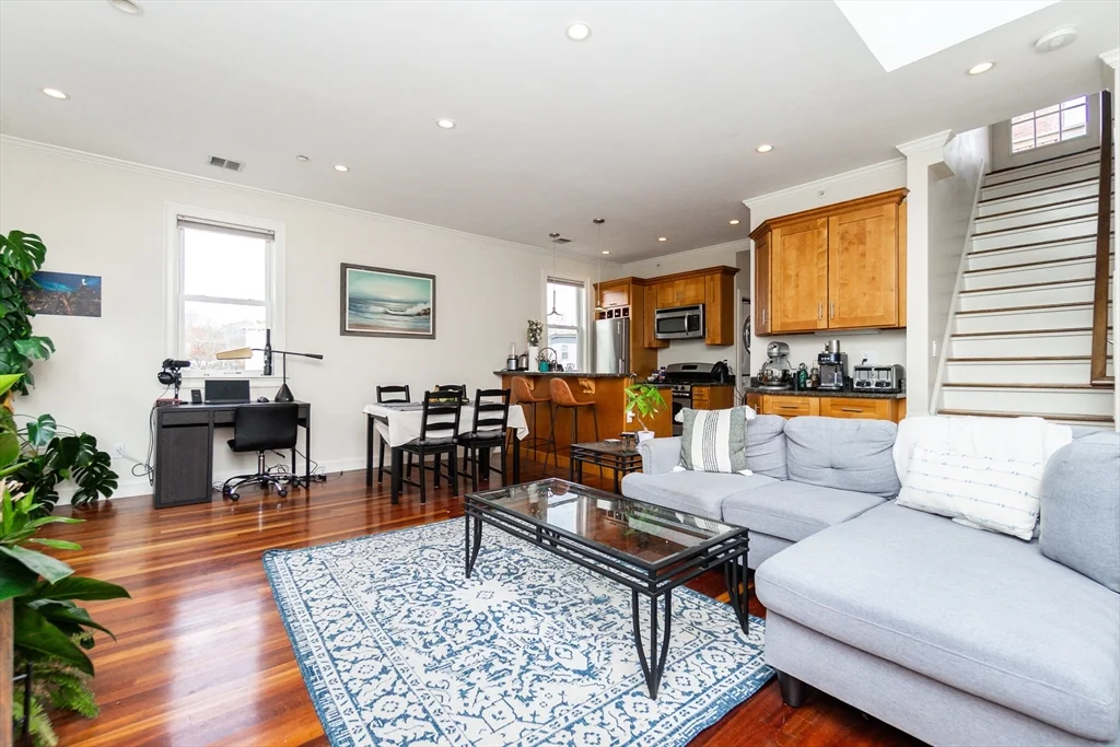 55 Kelly Rd, Cambridgeport