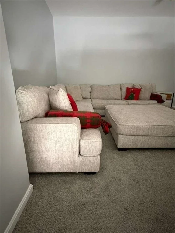 212 Carriage Ln, Taunton