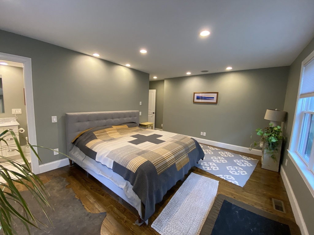 15 Oakdale St, Jamaica Plain