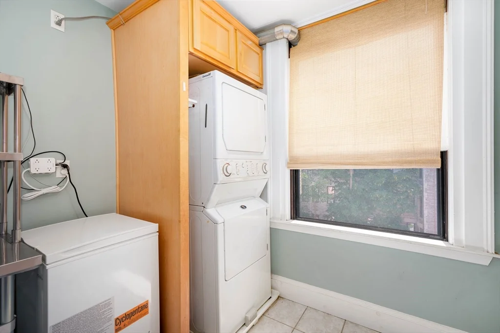 1064 Beacon St, Longwood