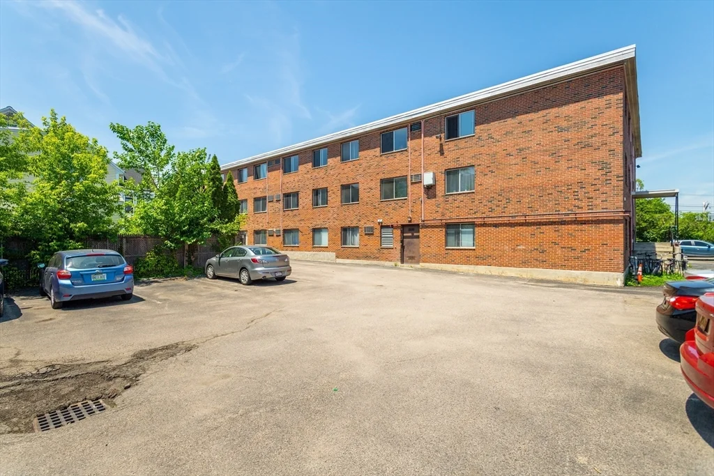 14 Murdock, Ball Square