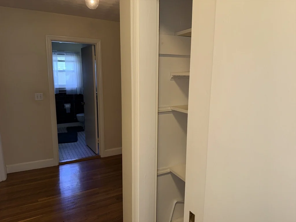 28 Robinhood Rd, Natick