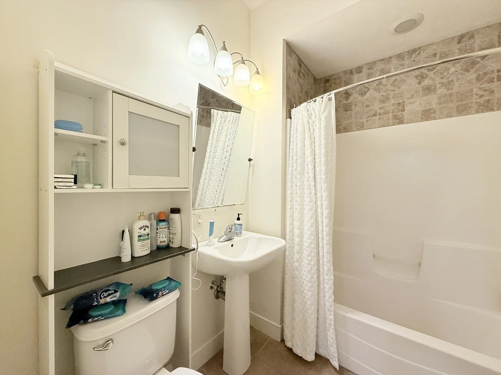 9 Gardner St, Allston