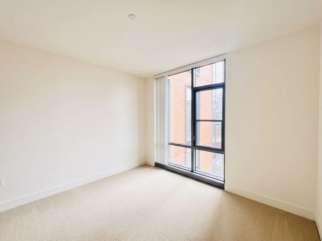 32 Traveler St, South End