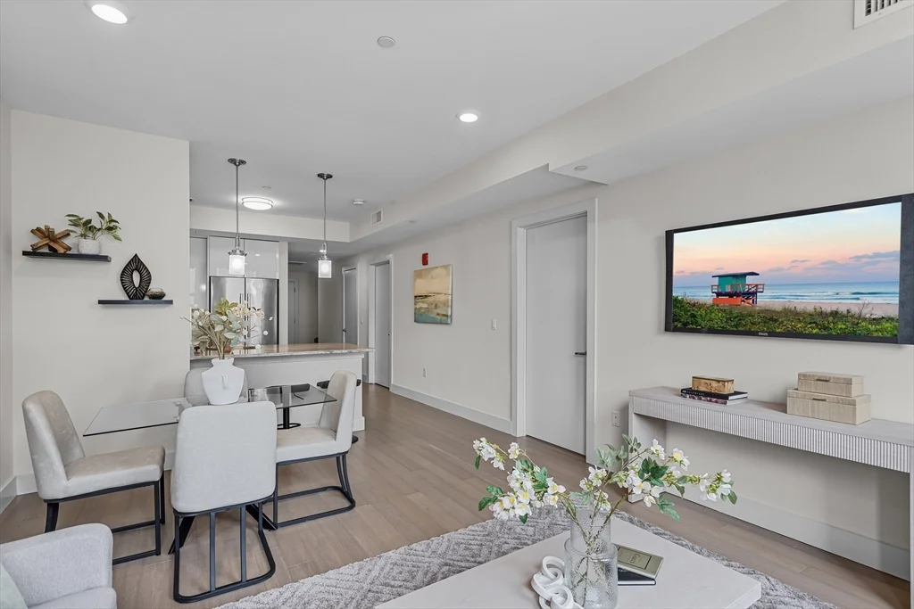 121 Portland, West End