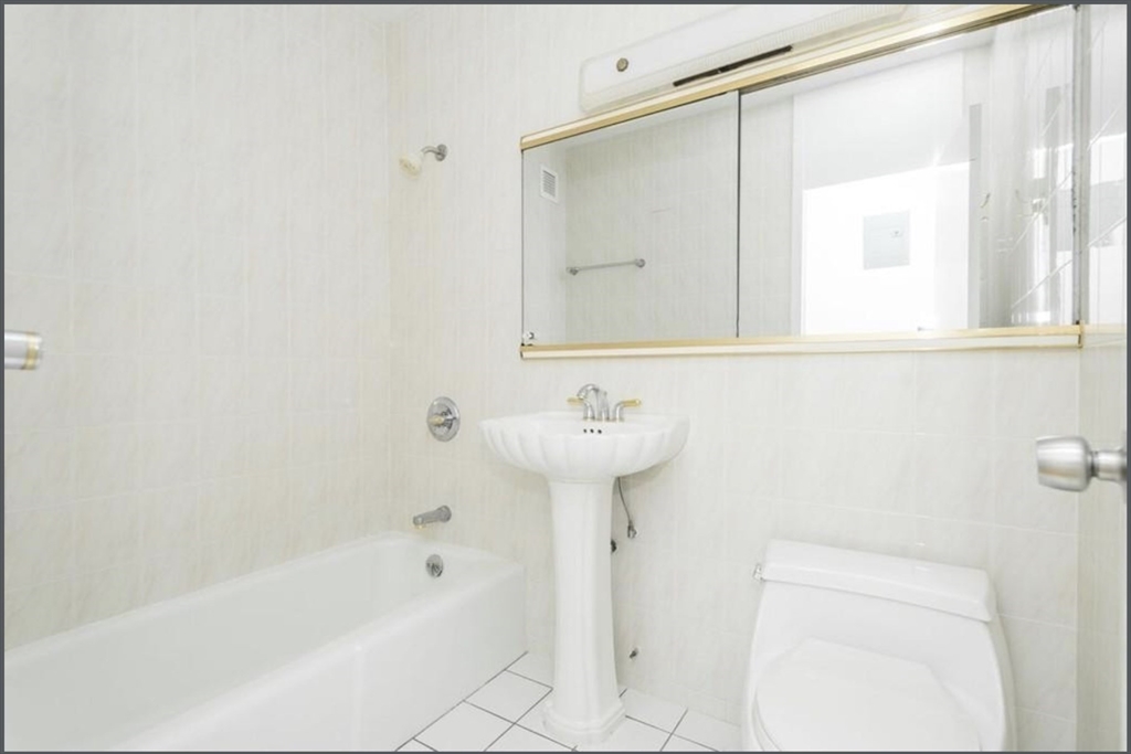 65 E India Row, Waterfront