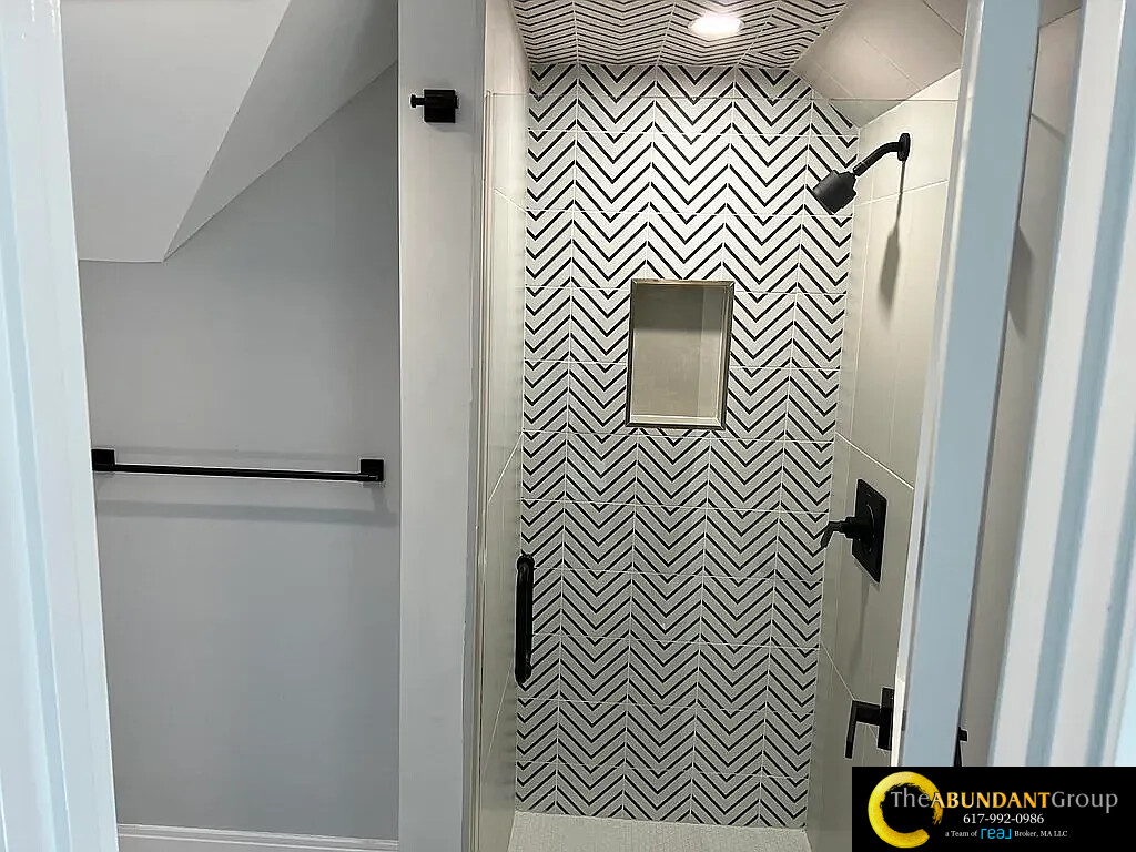 66 Calvary St, South Side