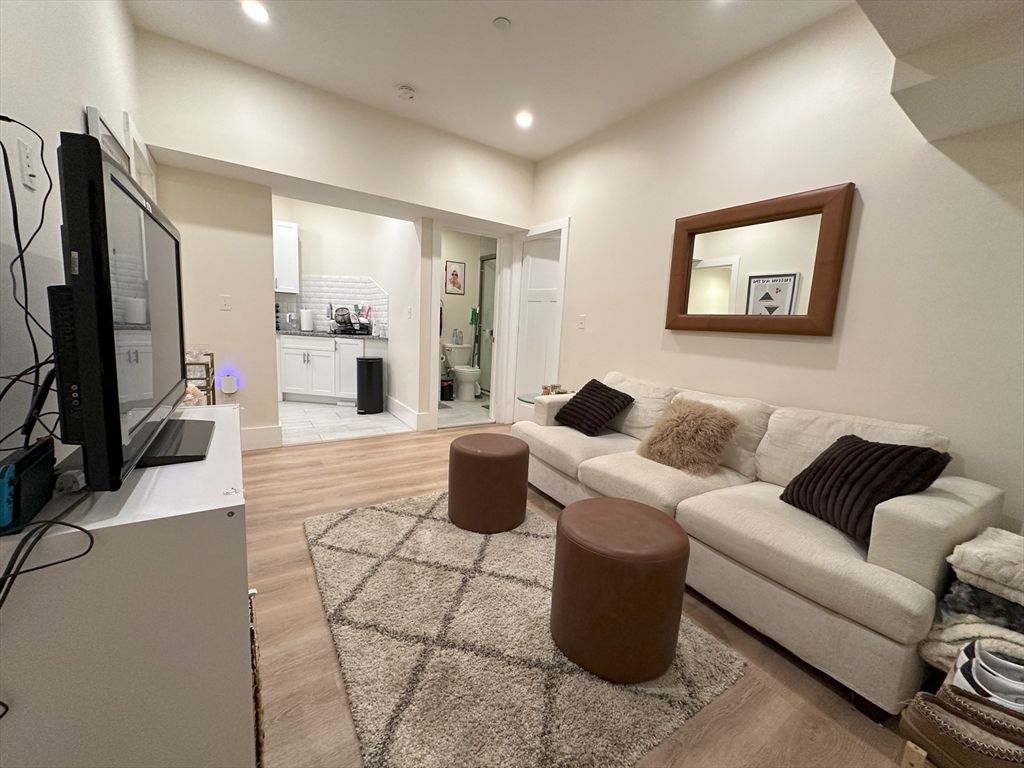 29 Queensberry St, Fenway