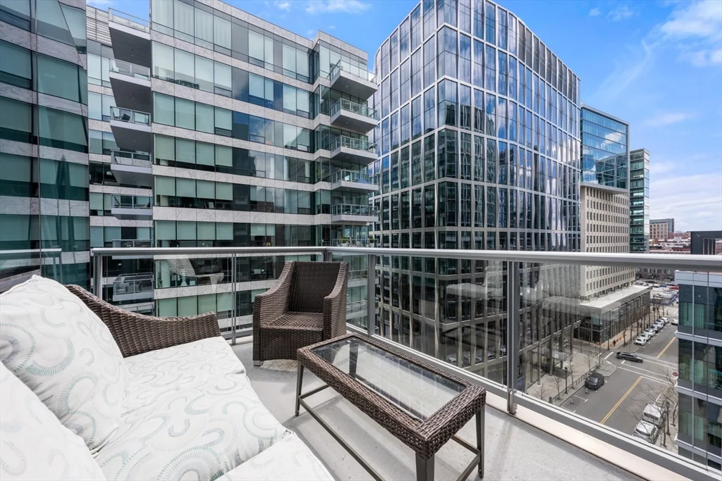 22 Liberty Dr, Seaport District