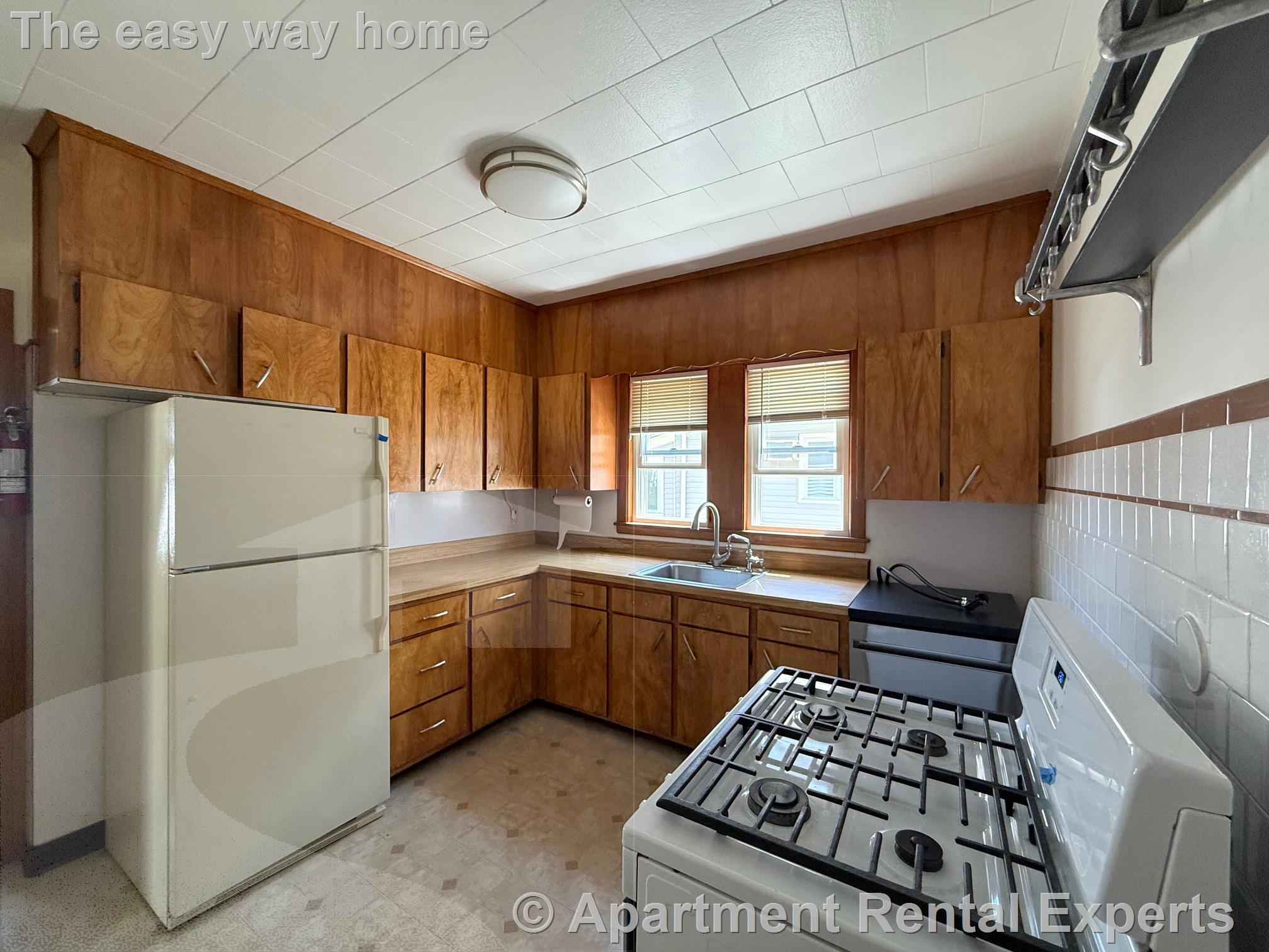 105 Bromfield Rd, Tufts