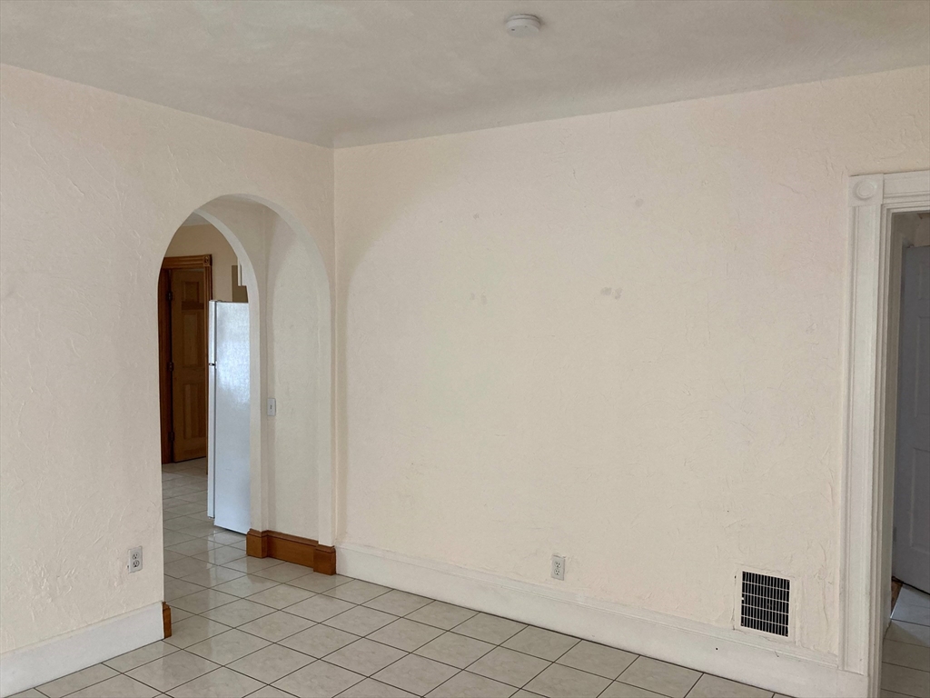 36 Windsor Rd, Davis Square