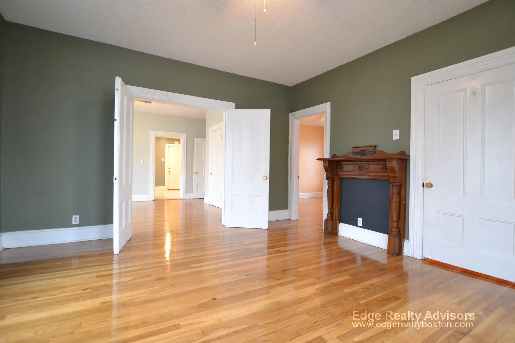 22-24 Everett Sq, Allston