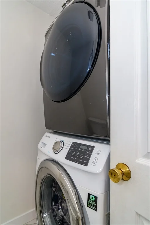 24 Homeward Ln, Natick