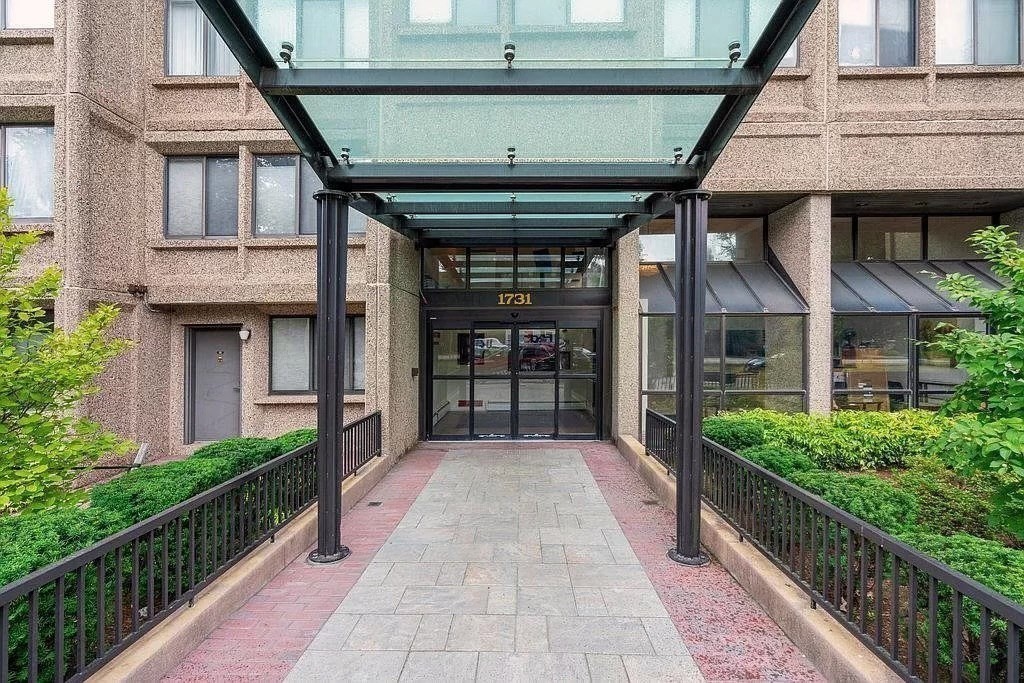 1731 Beacon St, Brookline