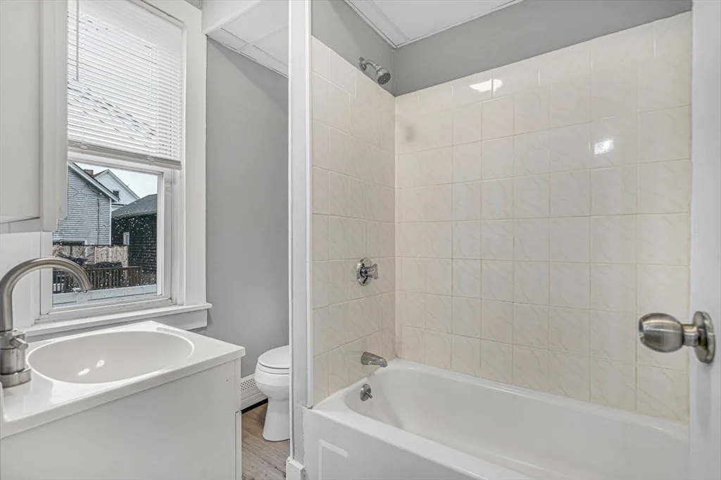 118 Maxfield St, New Bedford