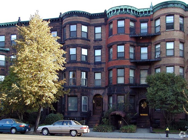 849 Beacon St, Fenway