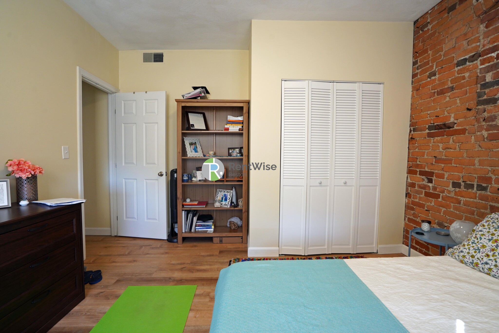 14 Lorraine Ter, Allston