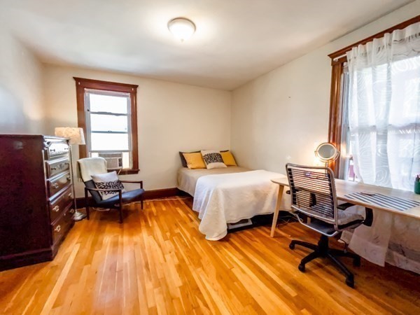 26 St Rose St, Jamaica Plain