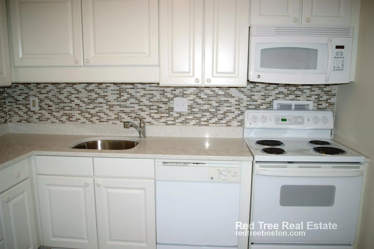 101 Monmouth St, Longwood