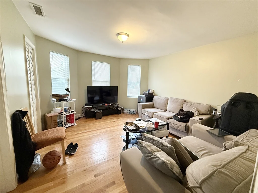 3977 Washington St, Jamaica Plain