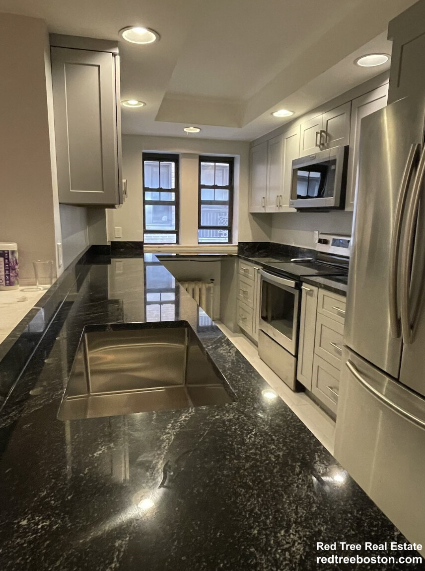 452 Park Dr, Fenway