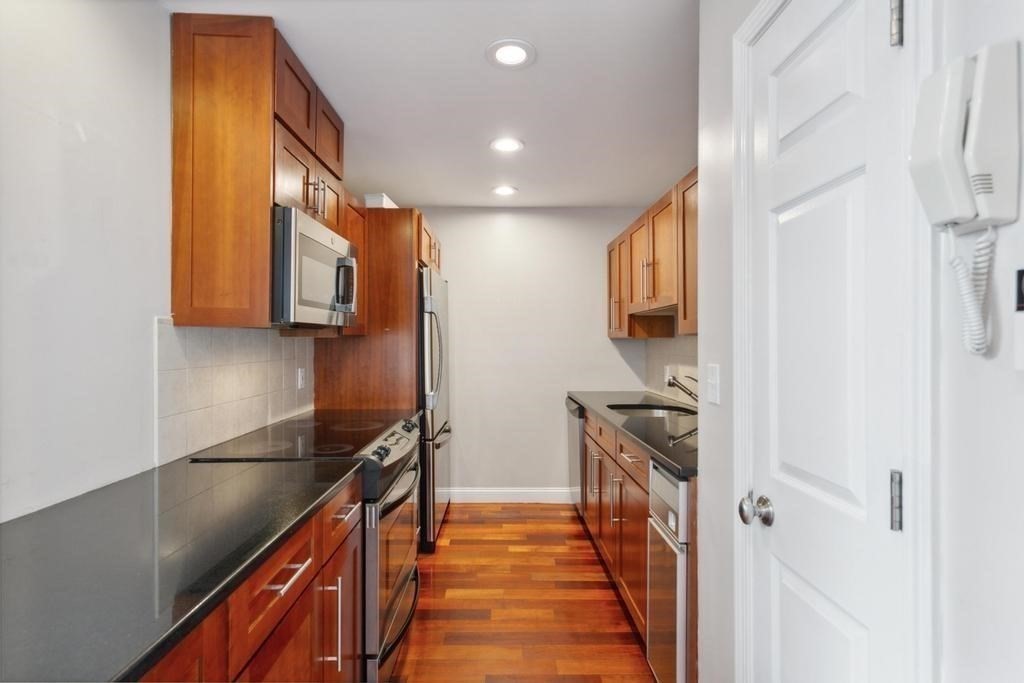 841 Parker St, Mission Hill