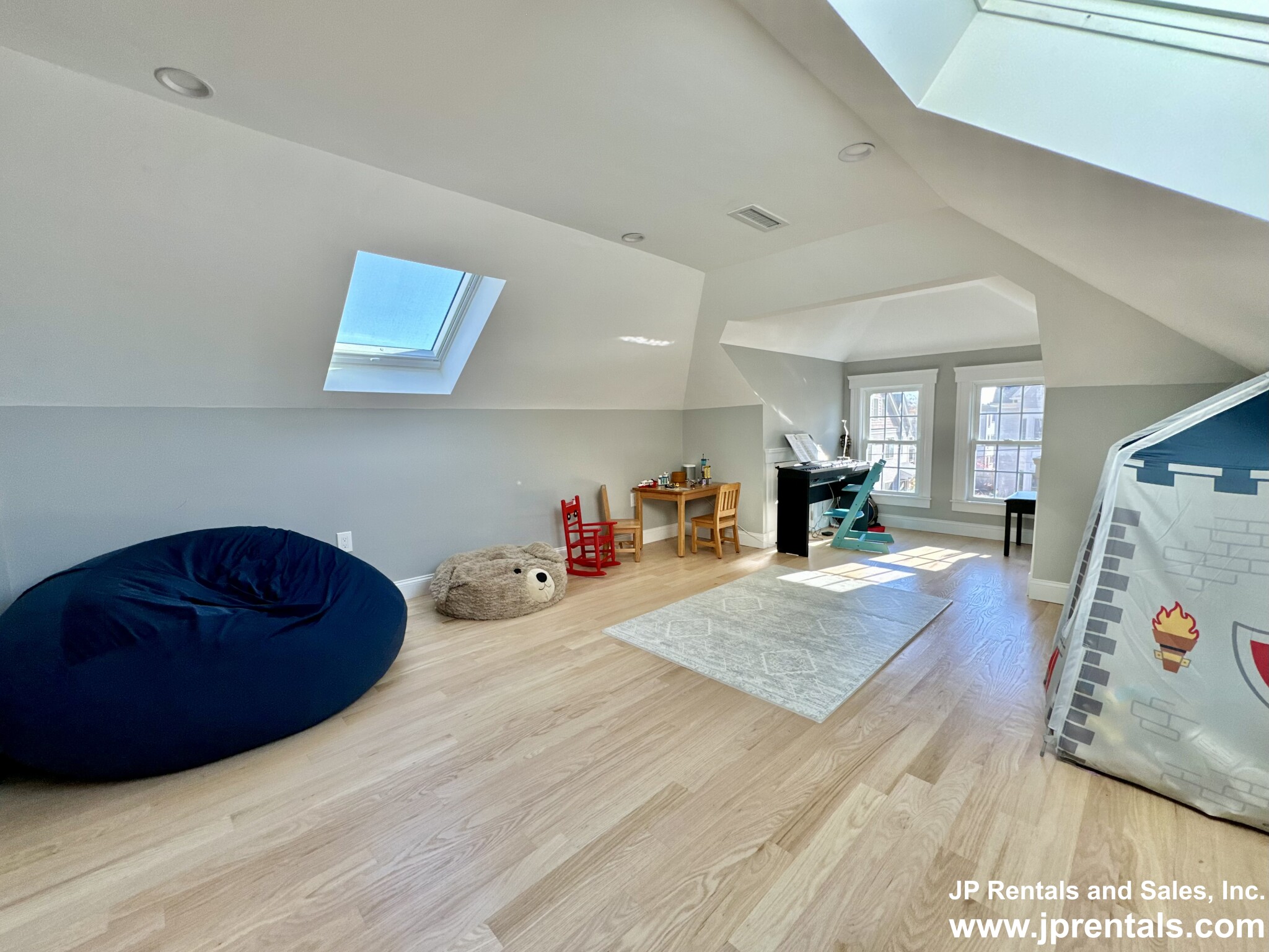 4 bed, 2 bath apartment for rent at 22 Sedgwick St Unit 2, Jamaica Plain — photo 12 of 26