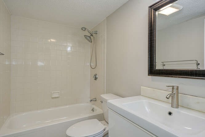 159 Main St, Stoneham