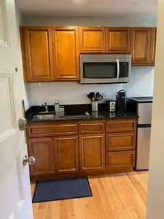 302 Newbury St, Back Bay