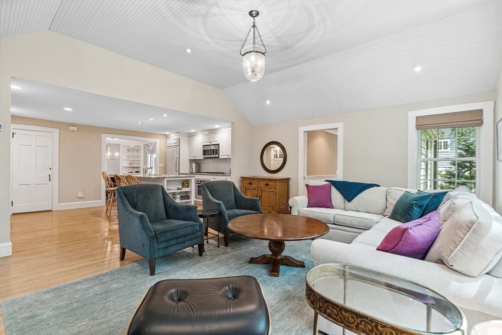 37 Tennyson Rd, Wellesley