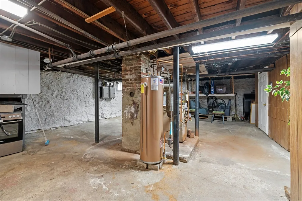 38 Raymond Rd, Salem