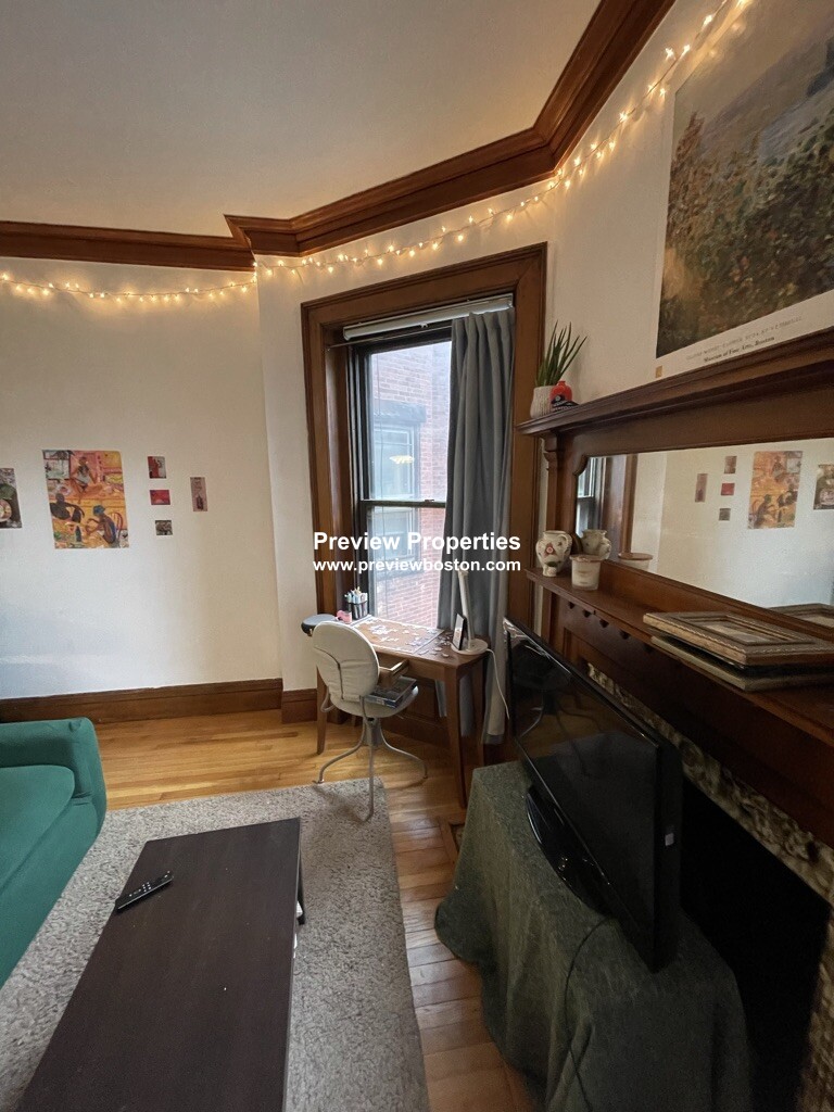 849 Beacon St, Fenway