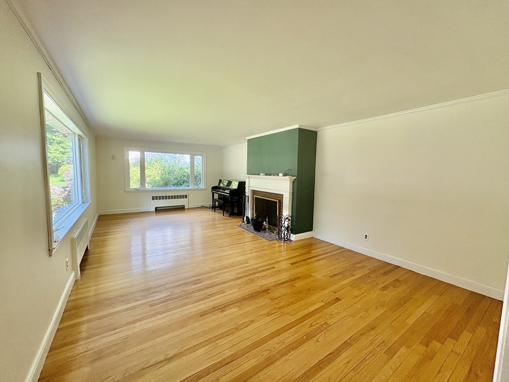 379 Newton St, Chestnut Hill