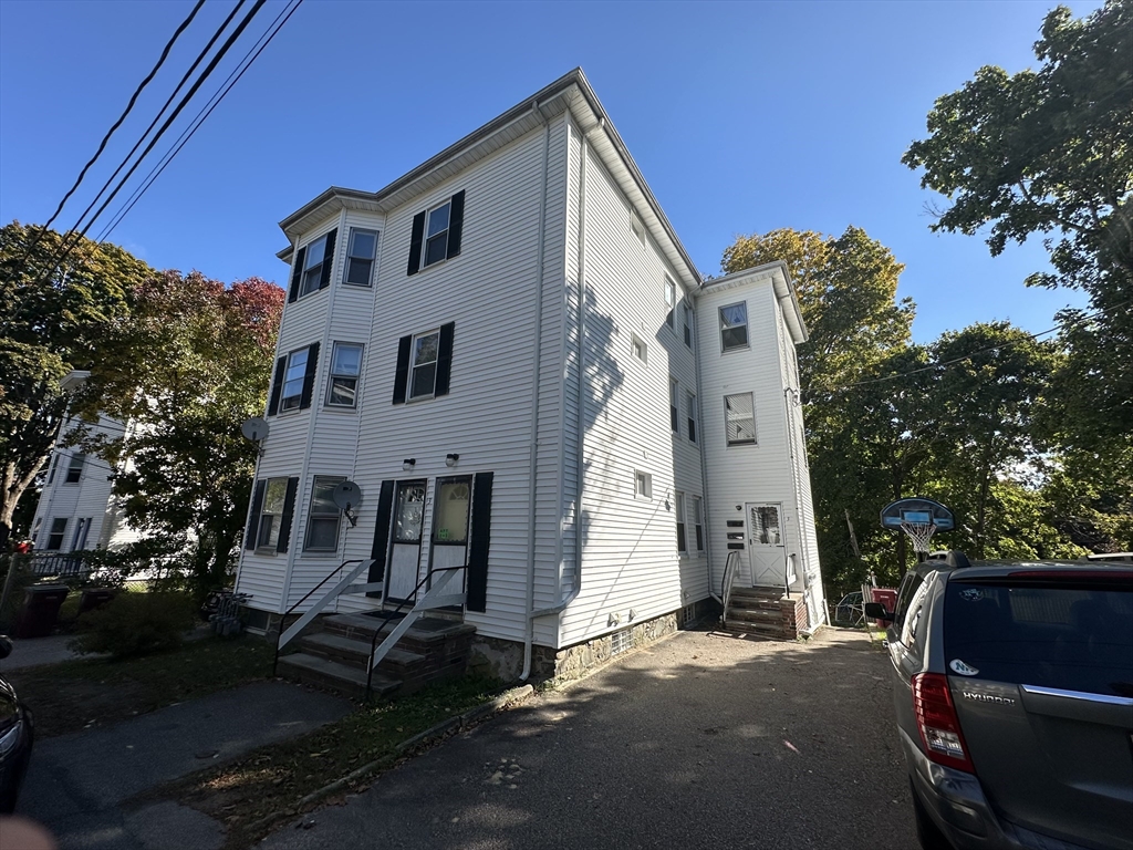 3 Shaw Ave, Middleboro