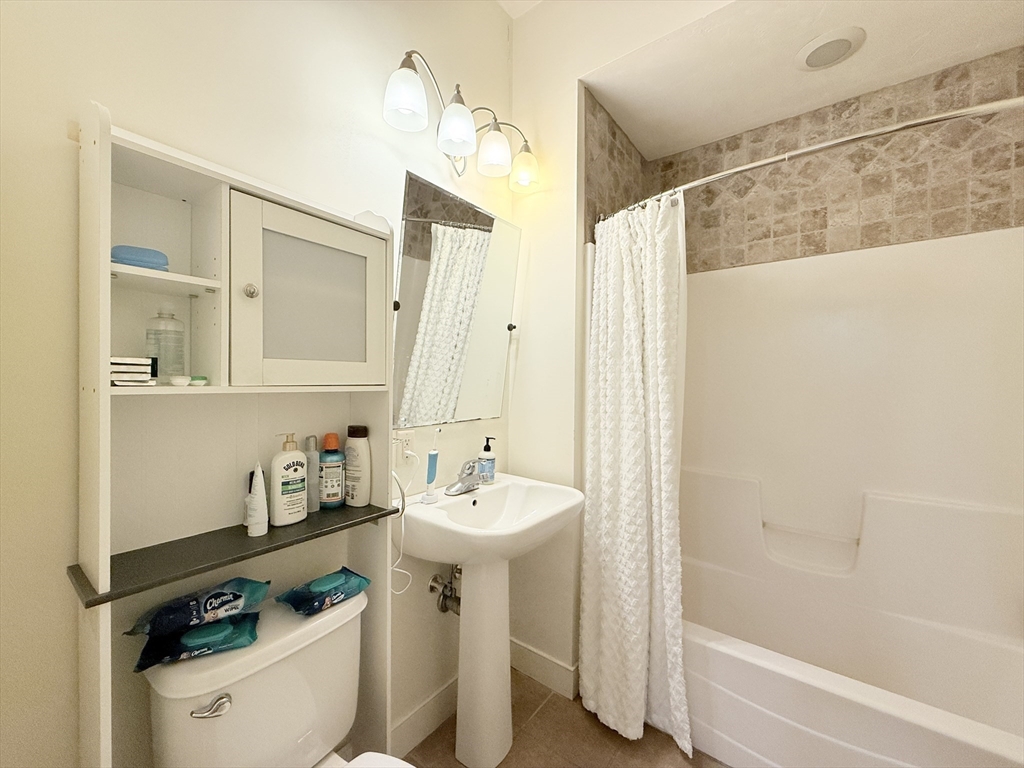 9 Gardner St, Allston