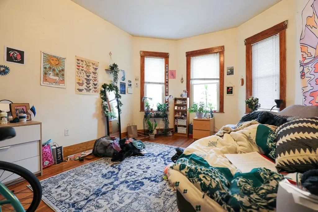346 Faneuil St, Oak Square