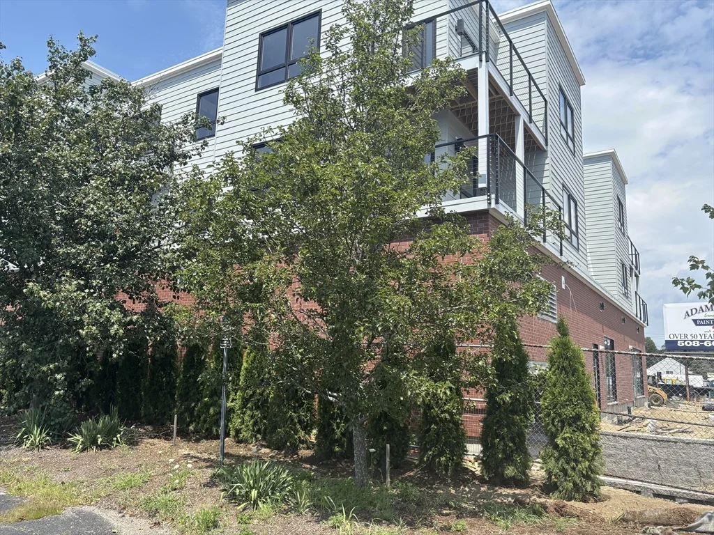 1391 Main St, Walpole